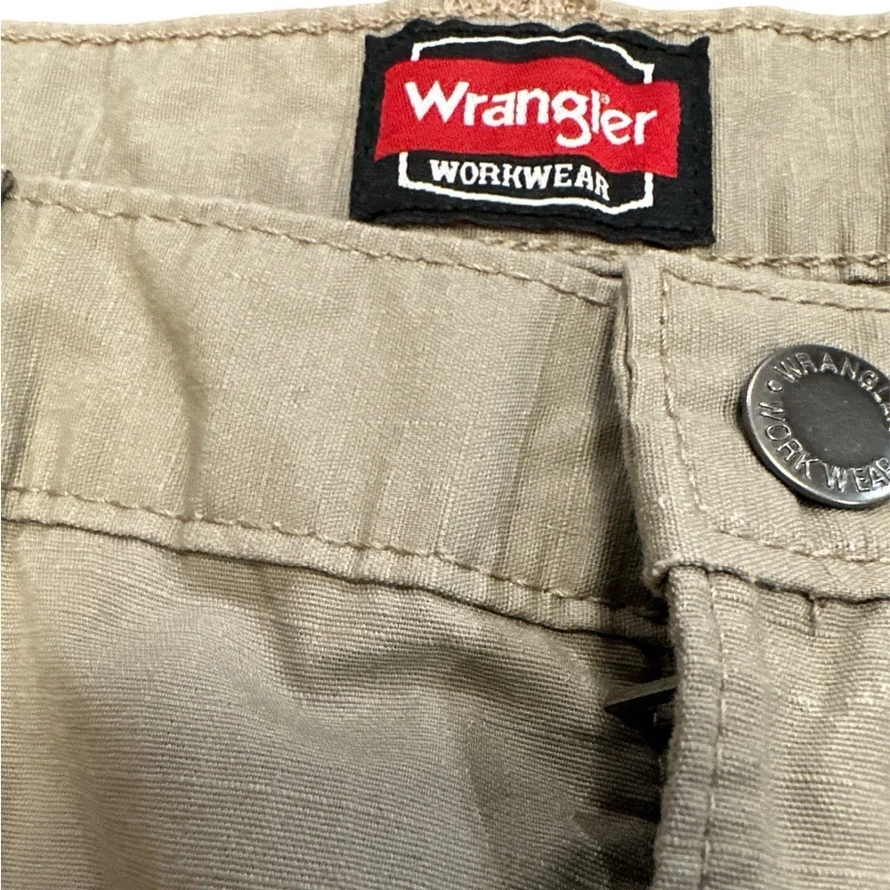 Wrangler Workwear Technician Ripstop Pant 5 Pockets Relaxed Fit NWT’s!‎ Tan
